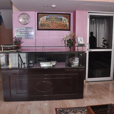 Hotel Samrat Kaushambi ガーズィヤーバード エクステリア 写真