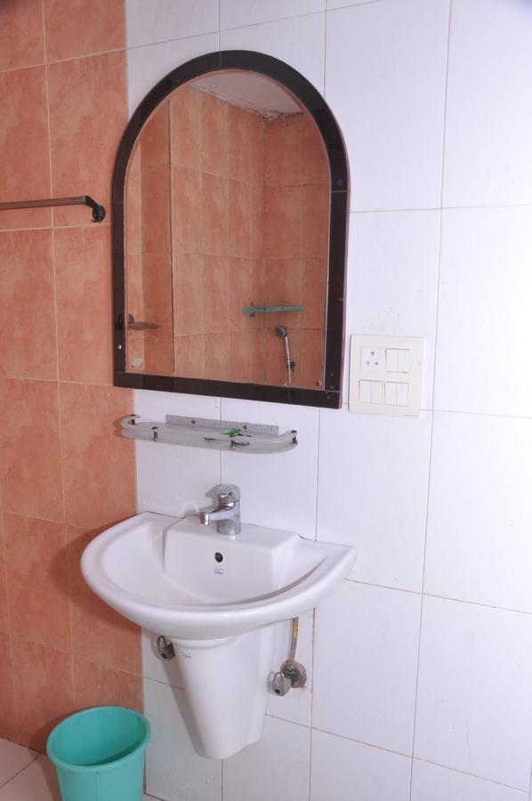 Hotel Samrat Kaushambi ガーズィヤーバード エクステリア 写真