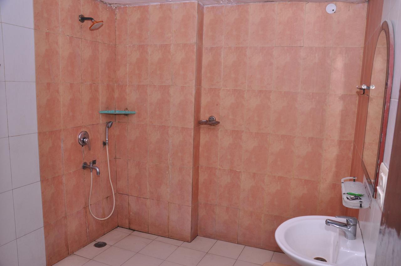 Hotel Samrat Kaushambi ガーズィヤーバード エクステリア 写真