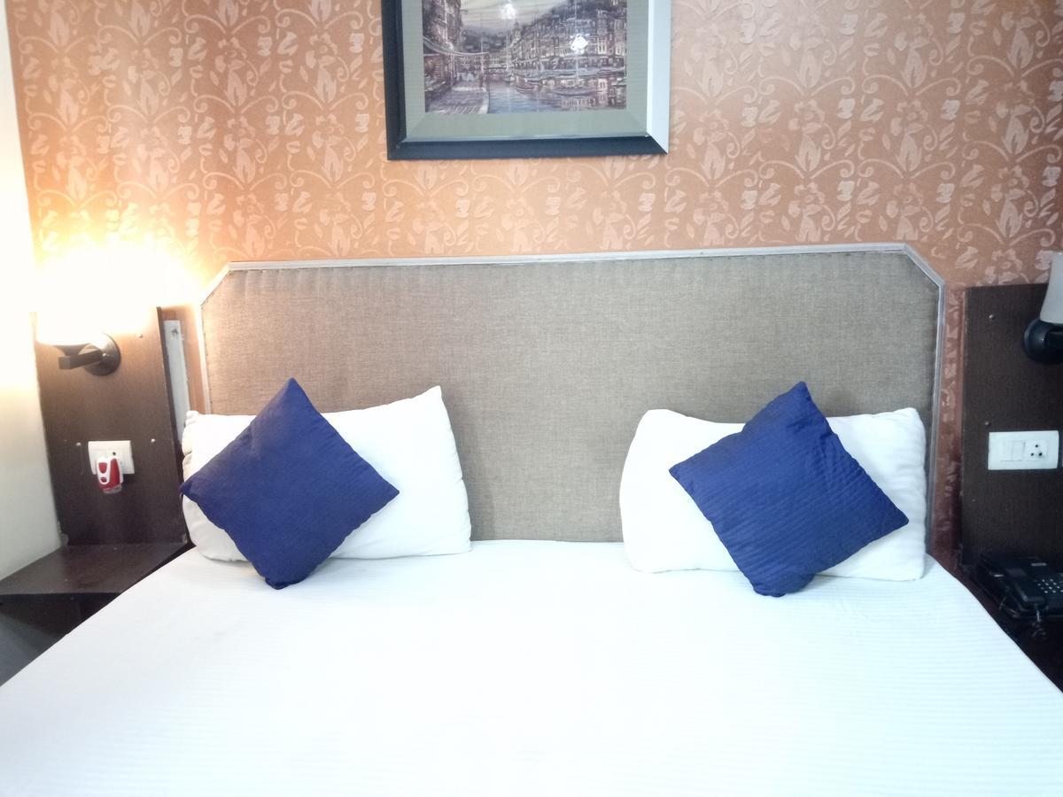 Hotel Samrat Kaushambi ガーズィヤーバード エクステリア 写真